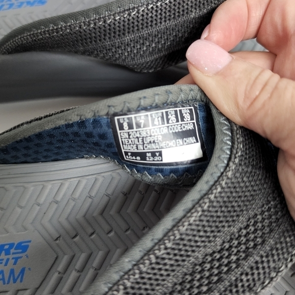 SKECHERS RELAXED FIT LUXE FOAM  THONG SANDAL - Picture 9 of 9